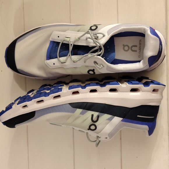 On clouds - Picture 2 of 3